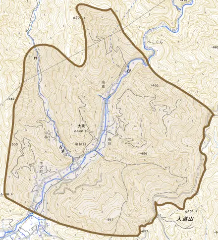 大町とその周辺の地図。町の範囲を重ねている