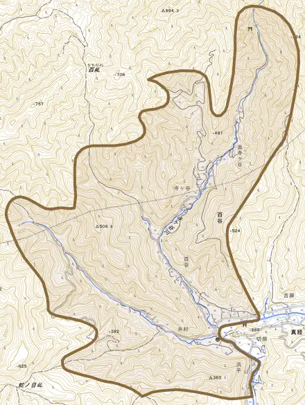 百谷とその周辺の地図。町の範囲を重ねている