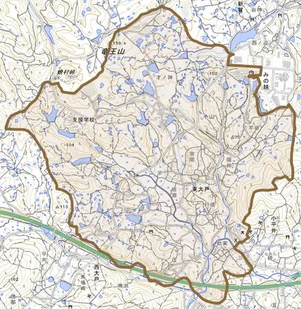 東大戸とその周辺の地図。町の範囲を重ねている