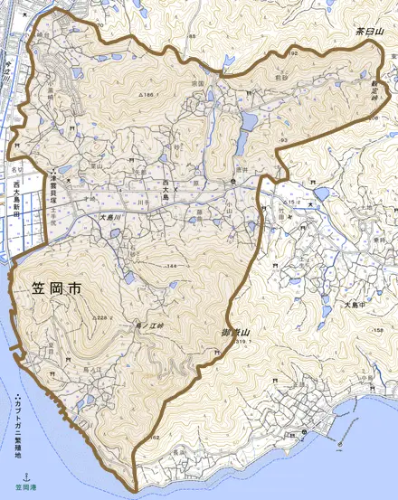 西大島とその周辺の地図。町の範囲を重ねている