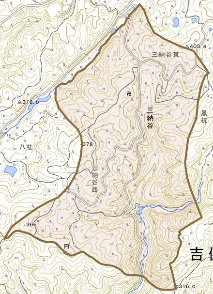 三納谷とその周辺の地図。町の範囲を重ねている