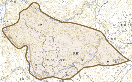 案田とその周辺の地図。町の範囲を重ねている