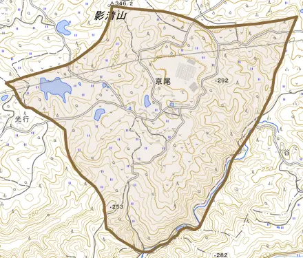京尾とその周辺の地図。町の範囲を重ねている