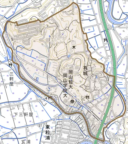 有城とその周辺の地図。町の範囲を重ねている