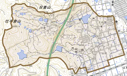 山地とその周辺の地図。町の範囲を重ねている