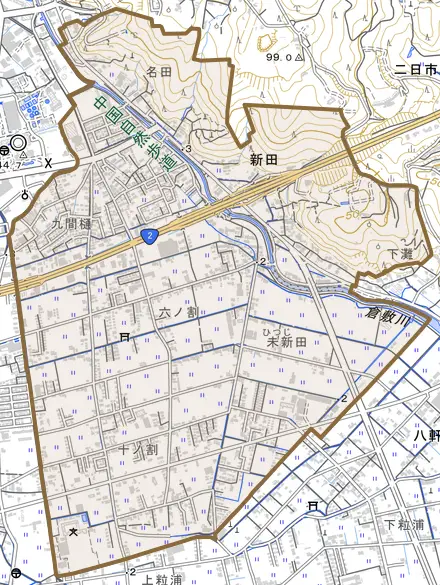 新田とその周辺の地図。町の範囲を重ねている