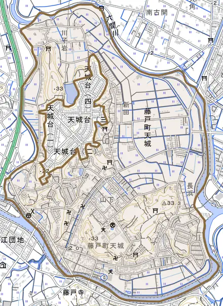藤戸町天城とその周辺の地図。町の範囲を重ねている