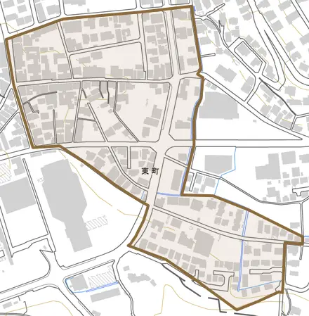 東町とその周辺の地図。町の範囲を重ねている