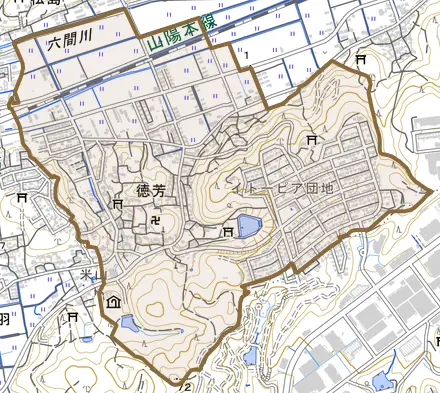 徳芳とその周辺の地図。町の範囲を重ねている
