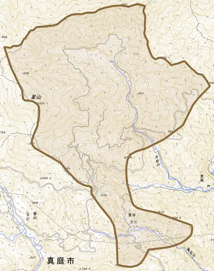 菅谷とその周辺の地図。町の範囲を重ねている