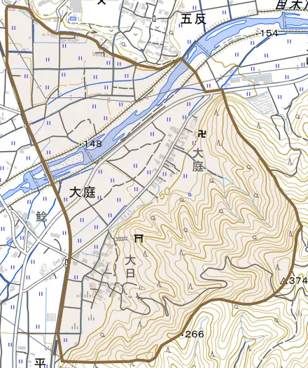 大庭とその周辺の地図。町の範囲を重ねている