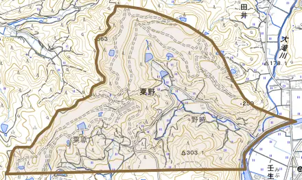 粟野とその周辺の地図。町の範囲を重ねている
