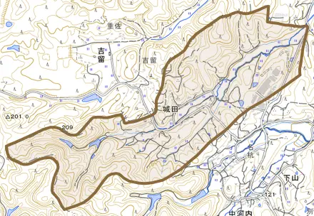 城田とその周辺の地図。町の範囲を重ねている