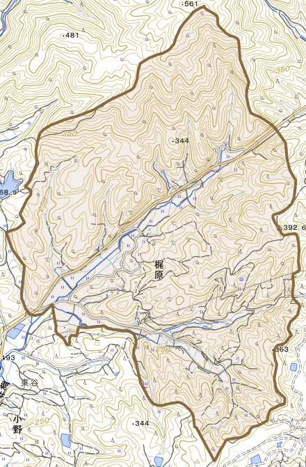 梶原とその周辺の地図。町の範囲を重ねている