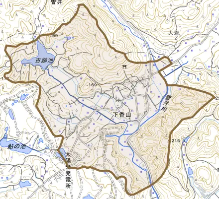 下香山とその周辺の地図。町の範囲を重ねている