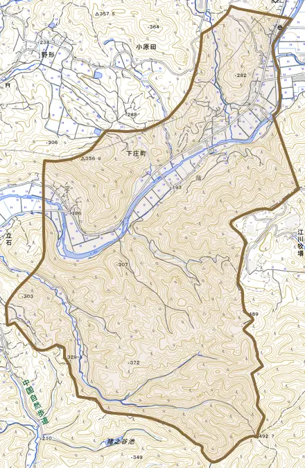 下庄町とその周辺の地図。町の範囲を重ねている