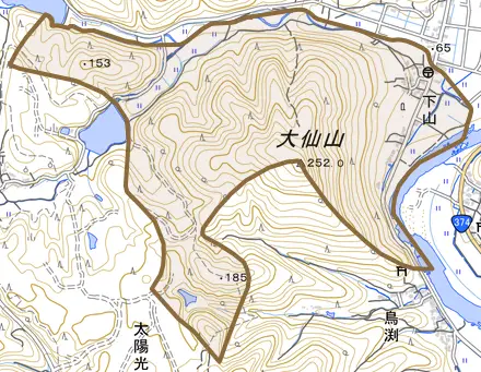 下山とその周辺の地図。町の範囲を重ねている