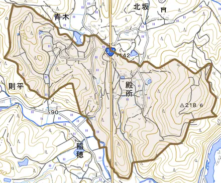 殿所とその周辺の地図。町の範囲を重ねている
