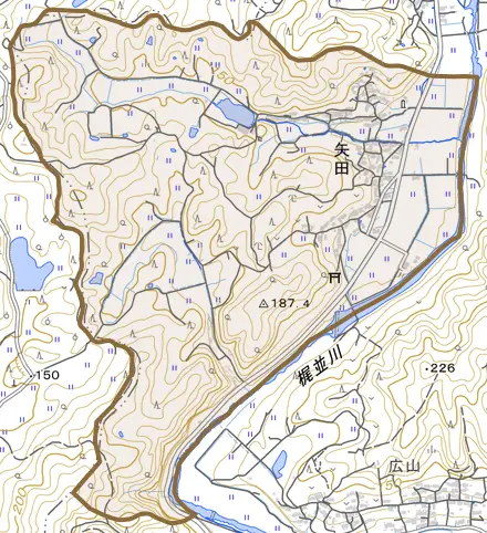 矢田とその周辺の地図。町の範囲を重ねている