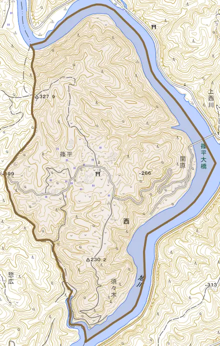 西とその周辺の地図。町の範囲を重ねている