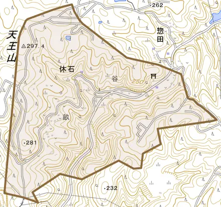 休石とその周辺の地図。町の範囲を重ねている