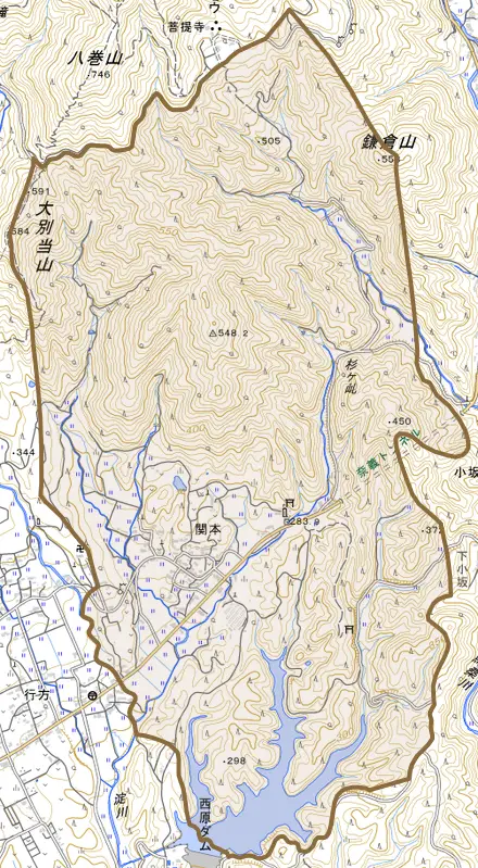 関本とその周辺の地図。町の範囲を重ねている