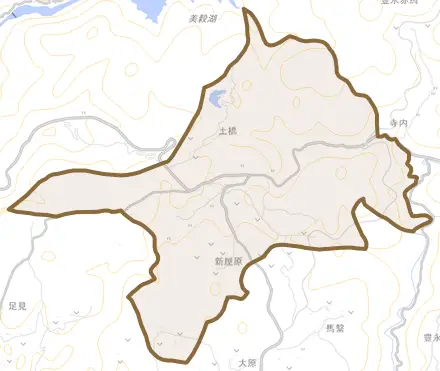 土橋とその周辺の地図。町の範囲を重ねている
