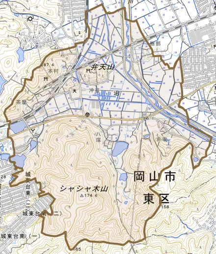 沼とその周辺の地図。町の範囲を重ねている