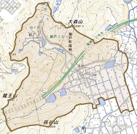 瀬戸町塩納とその周辺の地図。町の範囲を重ねている