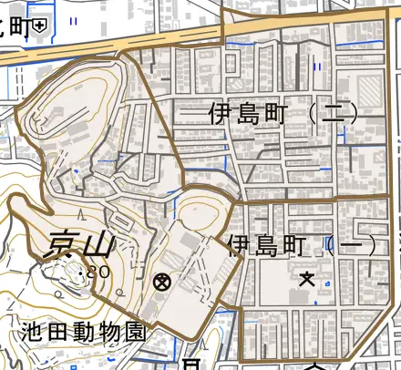 伊島町とその周辺の地図。町の範囲を重ねている