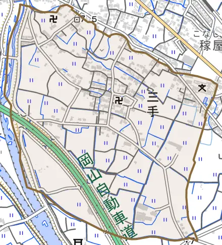 三手とその周辺の地図。町の範囲を重ねている