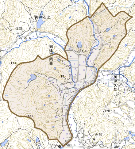 御津平岡西とその周辺の地図。町の範囲を重ねている