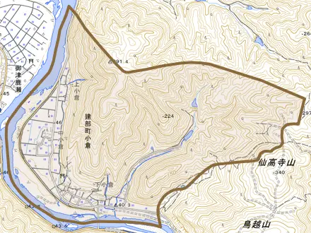 建部町小倉とその周辺の地図。町の範囲を重ねている