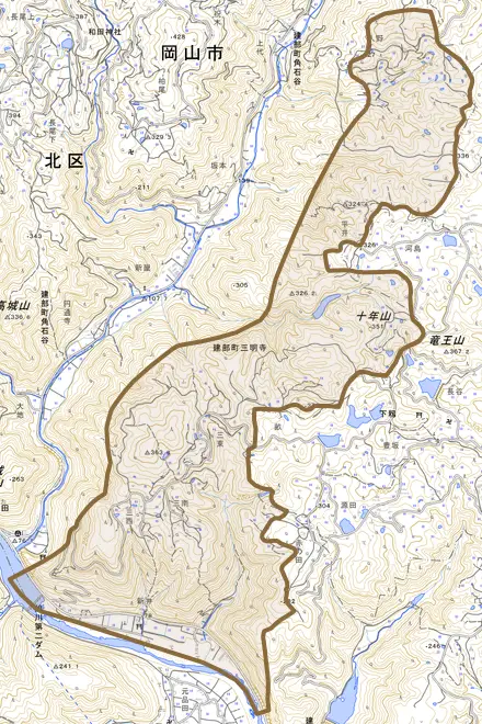 建部町三明寺とその周辺の地図。町の範囲を重ねている