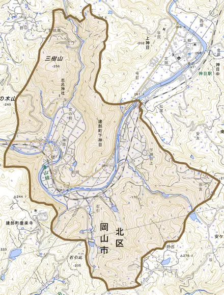 建部町下神目とその周辺の地図。町の範囲を重ねている