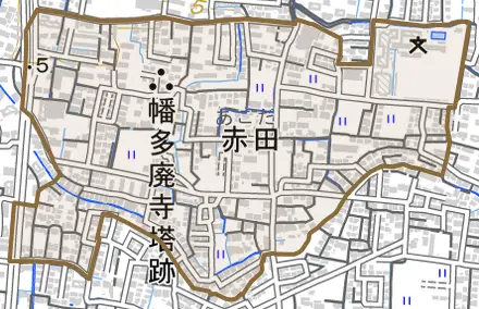 赤田とその周辺の地図。町の範囲を重ねている