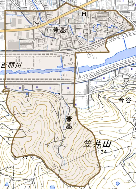 兼基とその周辺の地図。町の範囲を重ねている