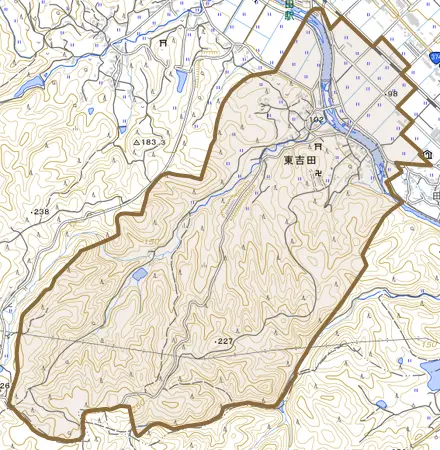 東吉田とその周辺の地図。町の範囲を重ねている