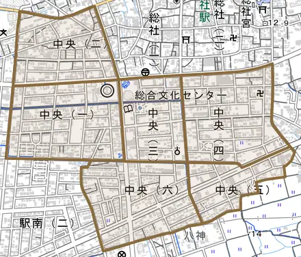 中央とその周辺の地図。町の範囲を重ねている
