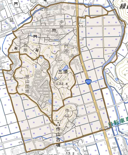 三須とその周辺の地図。町の範囲を重ねている