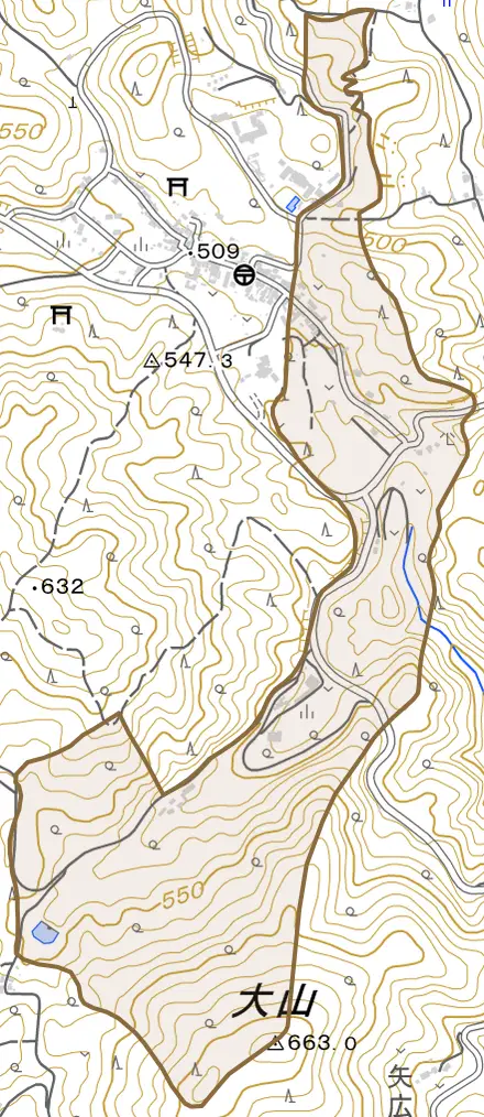 下町とその周辺の地図。町の範囲を重ねている