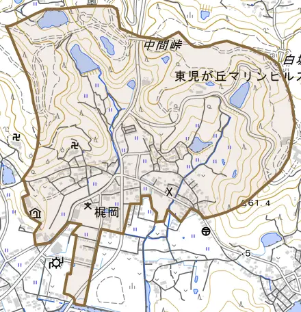 梶岡とその周辺の地図。町の範囲を重ねている