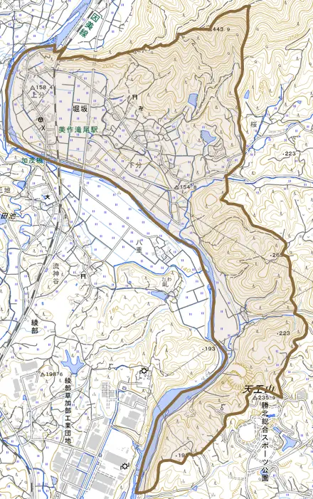 堀坂とその周辺の地図。町の範囲を重ねている