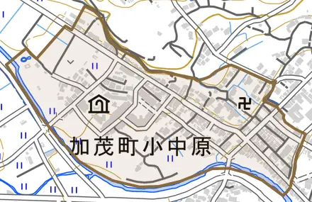 加茂町小中原とその周辺の地図。町の範囲を重ねている