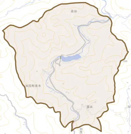 加茂町黒木とその周辺の地図。町の範囲を重ねている