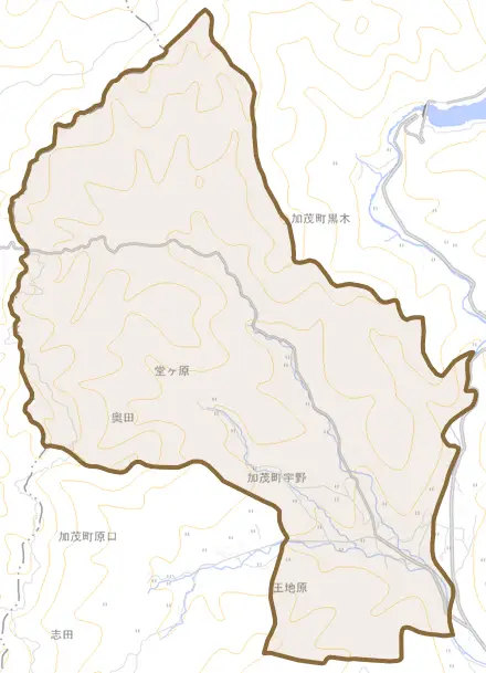 加茂町宇野とその周辺の地図。町の範囲を重ねている