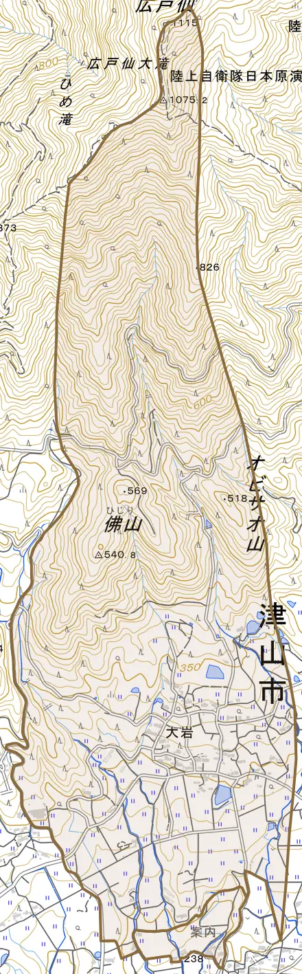 大岩とその周辺の地図。町の範囲を重ねている