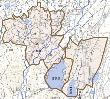 市場とその周辺の地図。町の範囲を重ねている