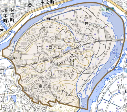 八出とその周辺の地図。町の範囲を重ねている