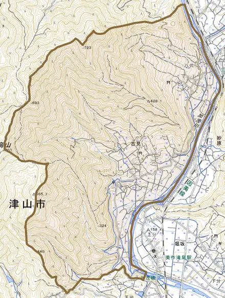 吉見とその周辺の地図。町の範囲を重ねている